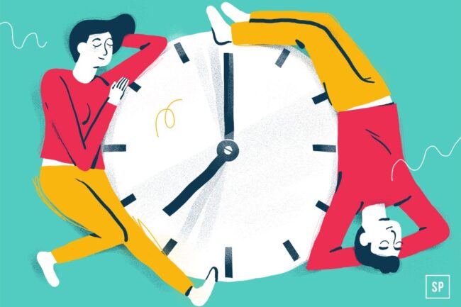 Illustration einer großen Uhr mit einer Frau und einem Mann, die auf gegenüberliegenden Seiten des Ziffernblatts ruhen und beide müde wirken. Der Hintergrund ist blaugrün, und die Figuren tragen rote Oberteile und gelbe Hosen.