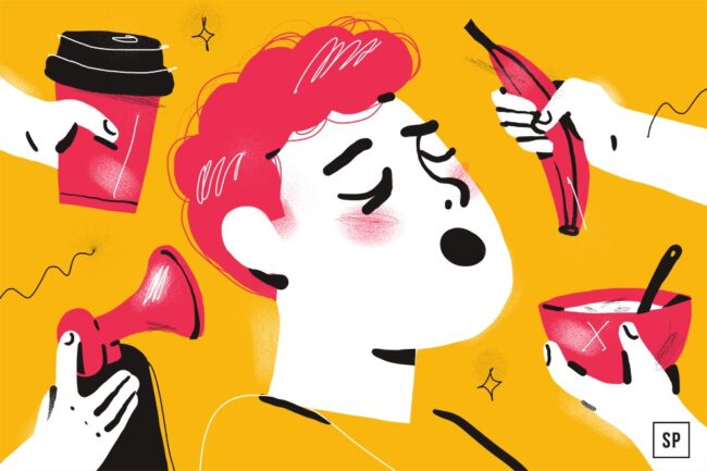 Eine müde Person mit schlaffen Augen ist von Händen umgeben, die eine Kaffeetasse, eine Banane, eine Schüssel mit Löffel und megaphonkluge Tipps gegen Müdigkeit anbieten, die helfen sollen, wach zu bleiben - alles vor einem hellgelben Hintergrund.