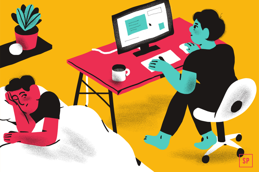 Eine illustrierte Person arbeitet an einem Computer in ihrem Home Office Schlafzimmer, mit einer Kaffeetasse in der Hand, während eine andere sich im Bett in der Nähe entspannt. Der leuchtend gelbe Hintergrund und die Topfpflanze verleihen diesem kreativen Arbeitsbereich einen gemütlichen Touch.