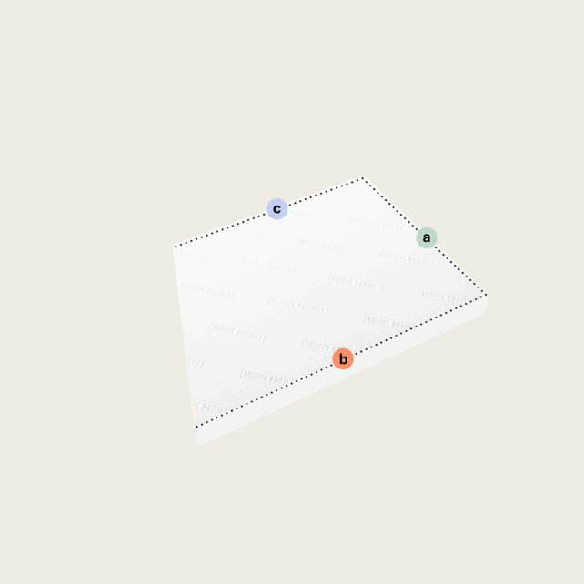 Eine weiße rechteckige Matratze nach Maß mit einer Schräge (Variante 5) ist schräg mit gestrichelten Linien am oberen Rand dargestellt. Grüne, orange und blaue Markierungen mit den Bezeichnungen a, b und c heben die Ecken hervor. Der Hintergrund ist hellbeige.
