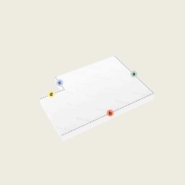 Eine weiße rechteckige Matratze nach Maß mit einem Eckausschnitt (Variante 1) mit der Aufschrift SMOOT PUFFD ist am oberen und rechten Rand mit gepunkteten Linien versehen, wobei grüne, orange, blaue und gelbe Punkte an jeder Ecke Eckausschnitte markieren.