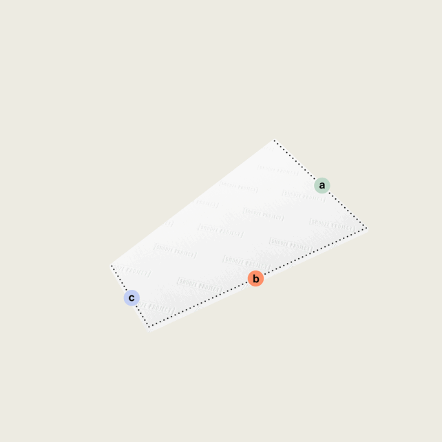 Ein weißes rechteckiges Blatt auf hellem Hintergrund, umrandet mit einer gestrichelten Linie. Drei Ecken - oben rechts (a, grün), unten rechts (b, orange) und unten links (c, blau) - heben den Topper nach Maß mit einer Schräge hervor (Variante 1).