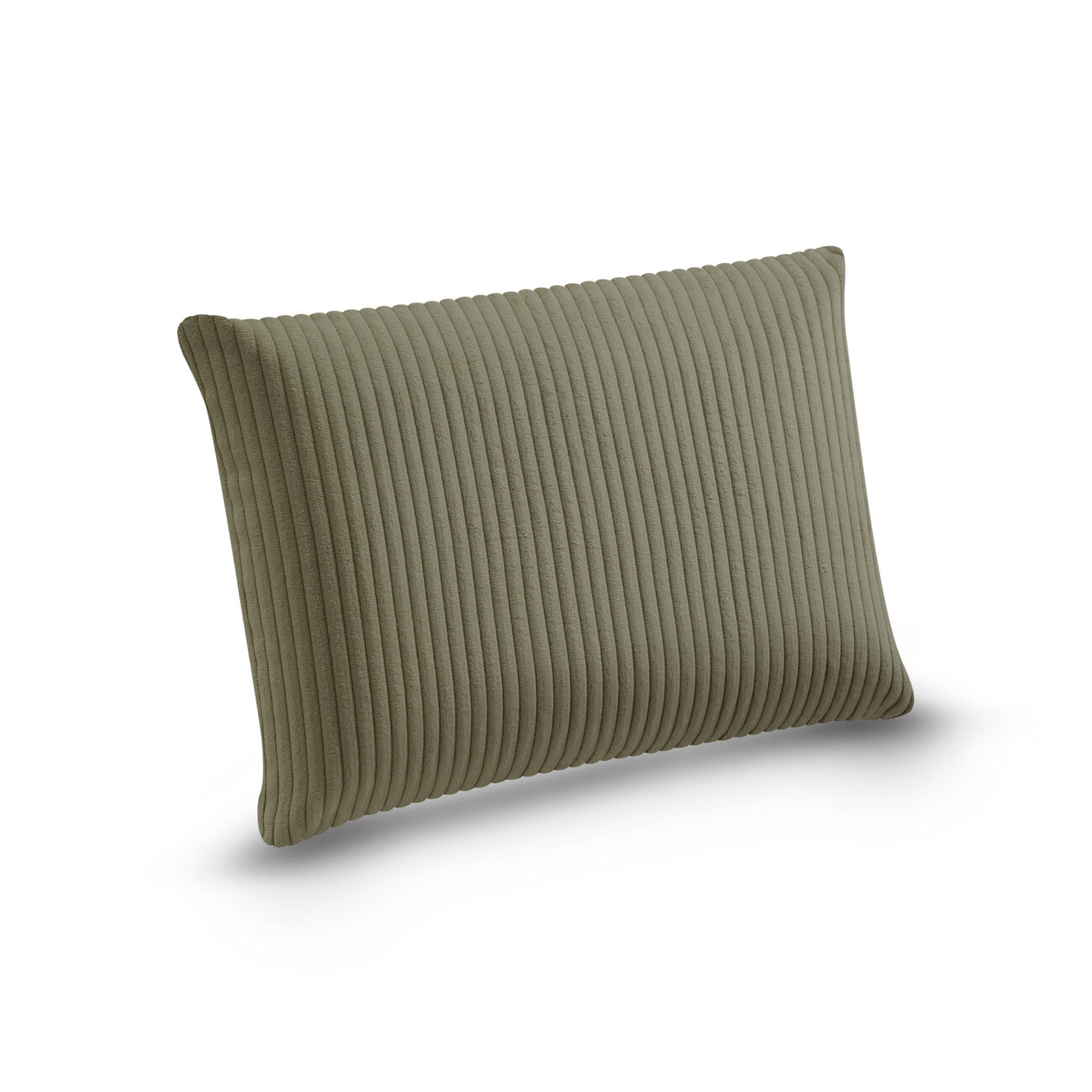 Ein rechteckiges Kissen mit einem vertikal gerippten, strukturierten olivgrünen Bezug auf weißem Hintergrund mit einem dezenten Schatten darunter.