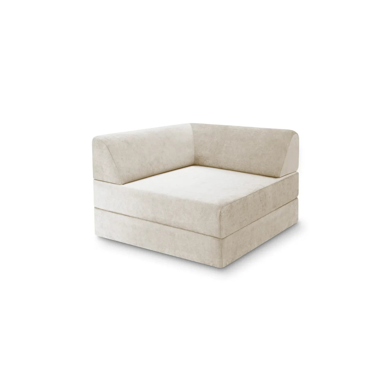 Ein modernes, hellbeige gepolstertes Ecksofa mit niedriger Rückenlehne und breitem Sitz, isoliert auf weißem Hintergrund.