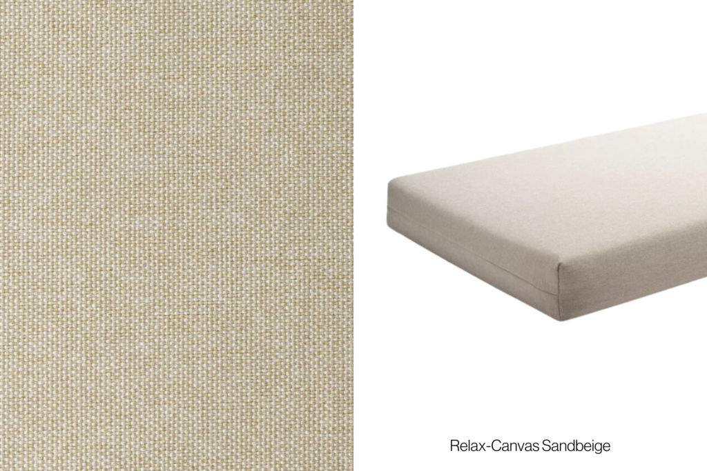Nahaufnahme eines beigen Canvas-Stoffes auf der linken Seite; auf der rechten Seite ein rechteckiges Kissen, das mit demselben Stoff bezogen ist. Der Text unten rechts lautet "Relax-Canvas Sandbeige".