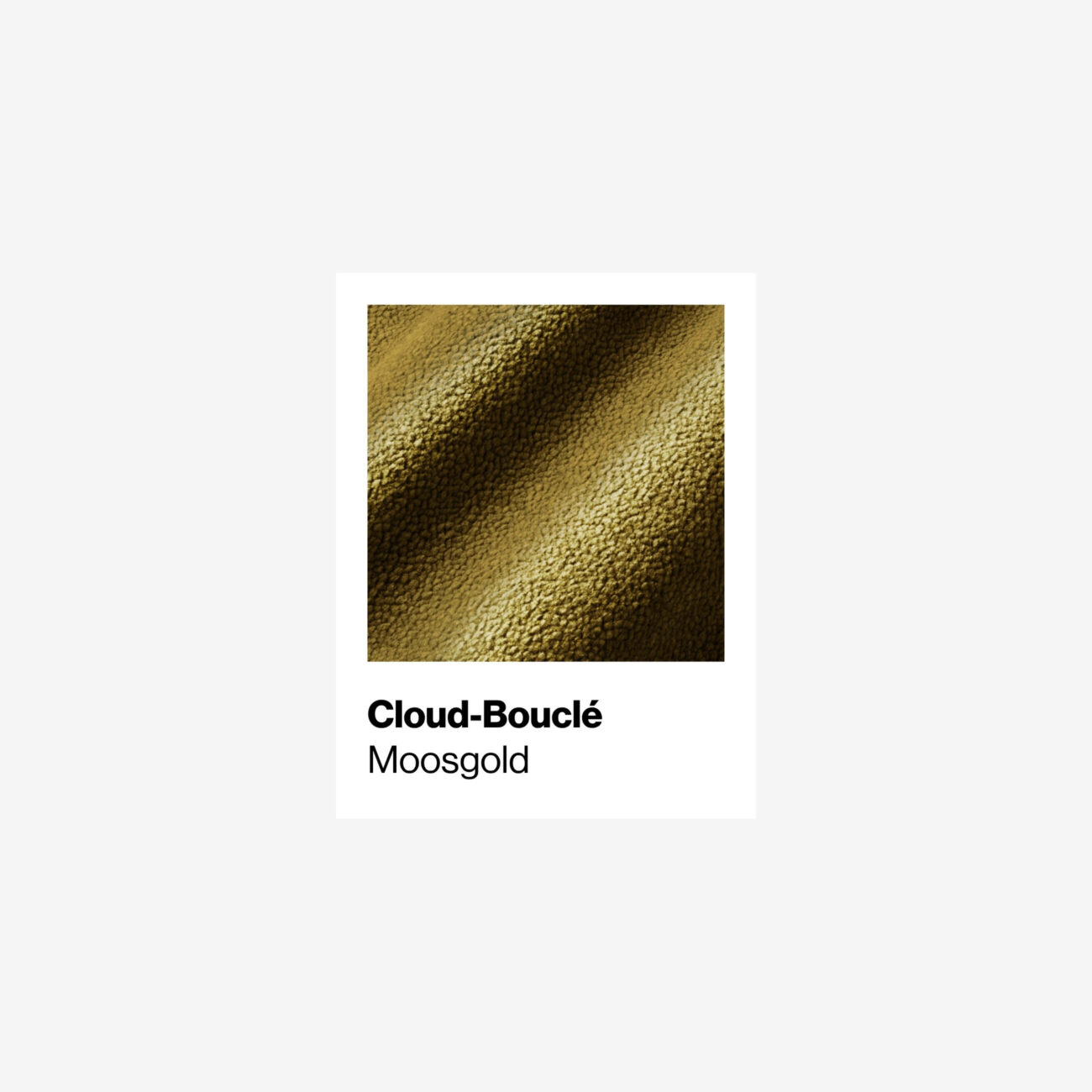 Muster-CB-MG Eine Nahaufnahme eines strukturierten, goldenen, olivgrünen Cloud-Bouclé-Stoffes mit der Bezeichnung Moosgold, der ein welliges, weiches und gemütliches Aussehen hat. Der Text erscheint unter dem Stoffmuster auf weißem Hintergrund.