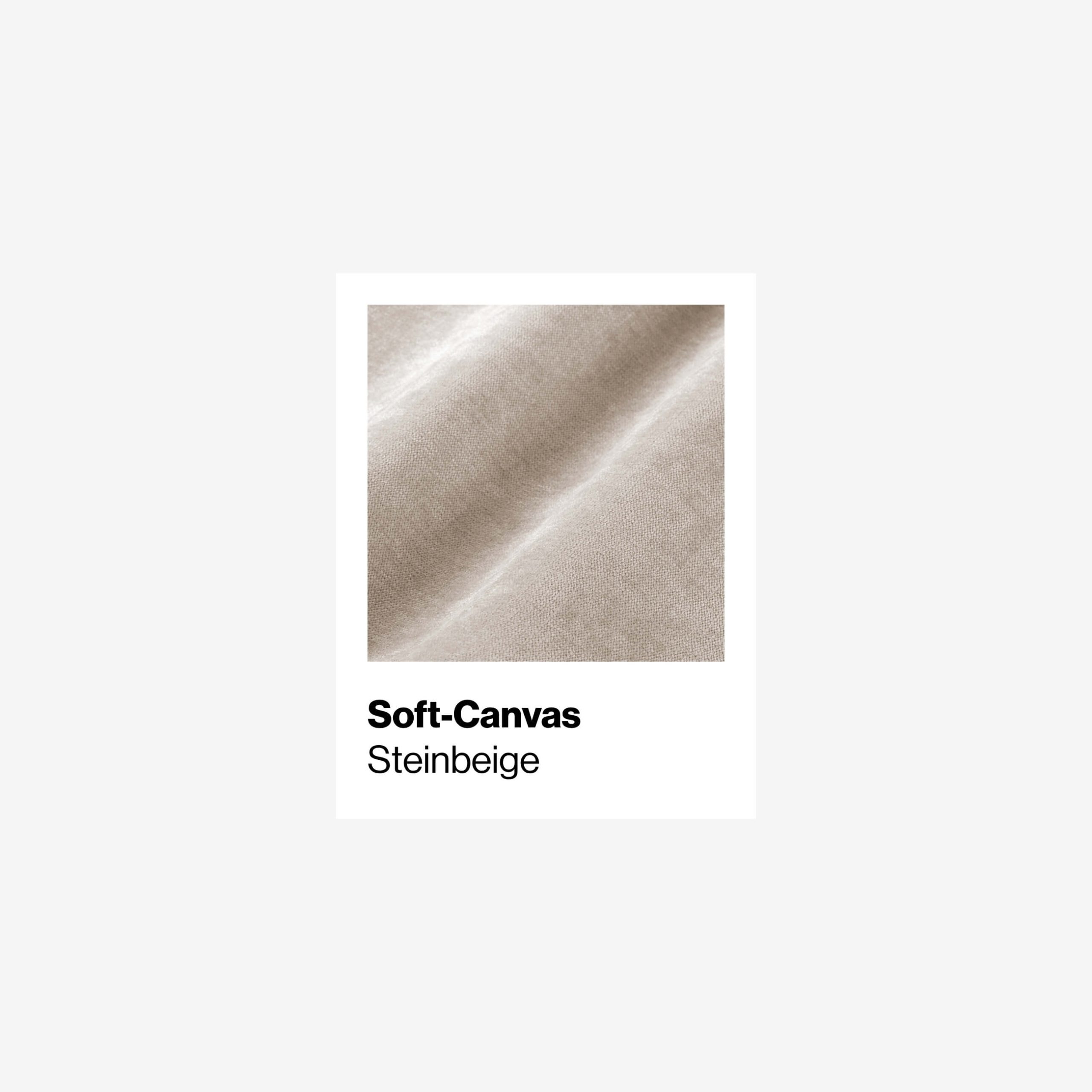 Nahaufnahme eines beigen Soft-Canvas-Stoffes mit sichtbarer Textur und sanften Falten. Der Text unter dem Bild lautet Soft-Canvas Steinbeige auf weißem Hintergrund.