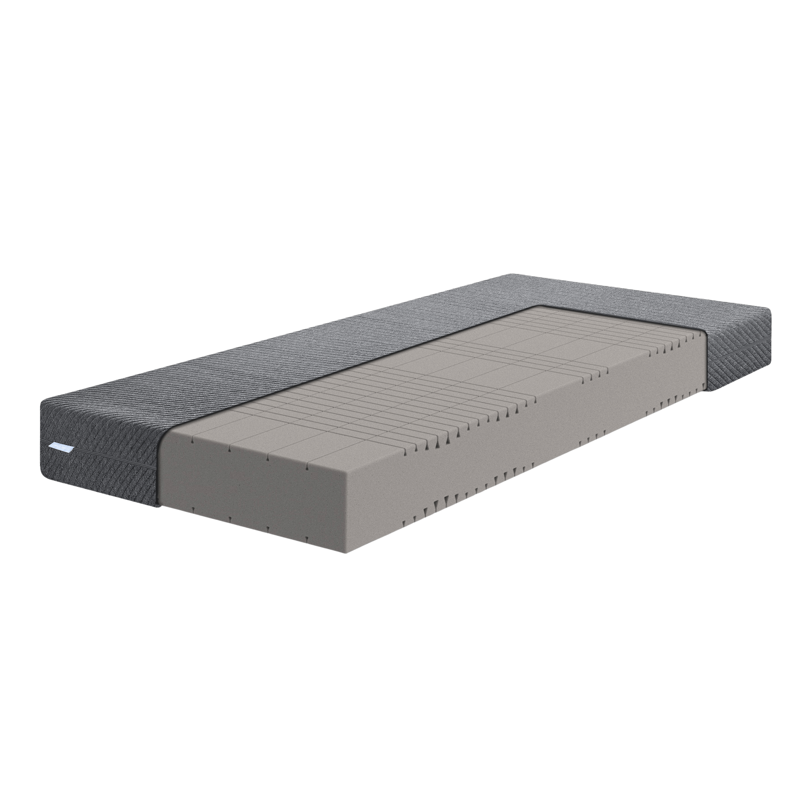 Eine Matratze, bei der ein Teil des Bezugs weggeschnitten wurde, so dass die innere Schaumstruktur sichtbar wird, mit horizontalen und vertikalen Rillen für die Luftzirkulation und die Stützfunktion, vor einem schlichten weißen Hintergrund.