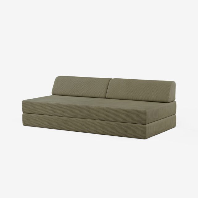 Ein modernes, olivgrünes Sofa mit gerippter Polsterung und minimalistischem Design, mit zwei Rückenkissen und einer kastenförmigen Form, vor einem schlichten weißen Hintergrund.