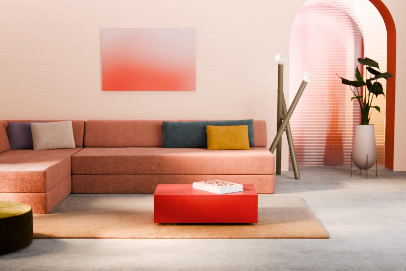 Modernes Wohnzimmer mit einem rosa Ecksofa, bunten Kissen, einem roten Couchtisch mit einem Buch, abstrakter Wandkunst, einer Stehlampe, einer Topfpflanze, einem Torbogen und einer sanften, warmen Beleuchtung.