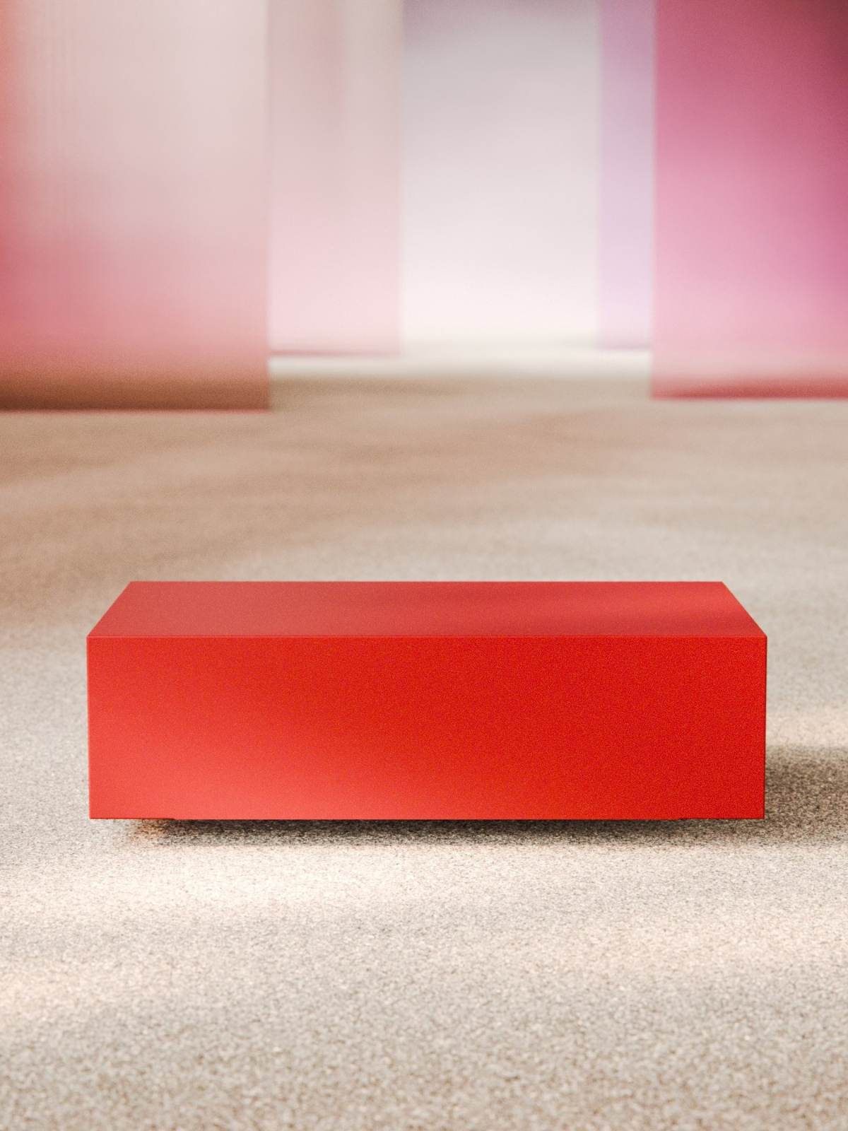 Auf einem beigen Teppich mit einem sanft verschwommenen rosa- und lilafarbenen Hintergrund steht eine rote, rechteckige Schachtel, was den Eindruck eines modernen, minimalistischen Innenraums vermittelt.
